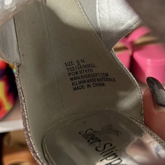 EUC- BLINGY ELEGANT HEELS WITH METALLIC BOTTOM BY SILVER SLIPPER SZ 9 - Picture 6 of 6